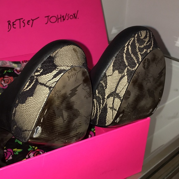 Betsey Johnson Dareah Black Multi Pumps - Picture 4 of 6